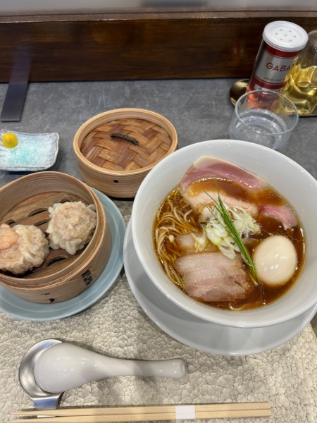 「中華蕎麦(醤油)上1300円➕大焼売(肉と海老)480円」@宍道湖しじみ中華蕎麦 琥珀 池袋店の写真