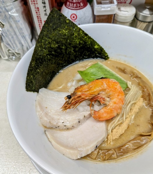 「赤(海老ソバ)　1,200円」@マグロ卸のマグロ丼とラーメンの店 ウミノイロの写真