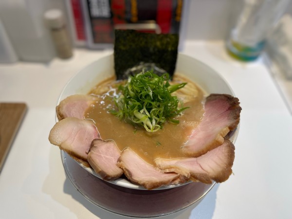 「純黒豚豚骨＋チャーシュー増し」@上方レインボーの写真