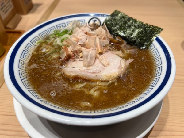 「濃厚魚介中華そば」@らーめん玉 田町店の写真