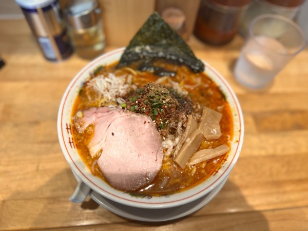「辛シビ背脂ラーメン (麺硬め・小脂) 980円」@背脂ラーメン チャッチャ亭の写真