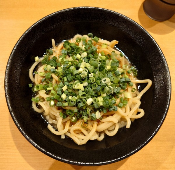 「背脂醤油+青ネギ(880円)」@油そば 鈴の木の写真