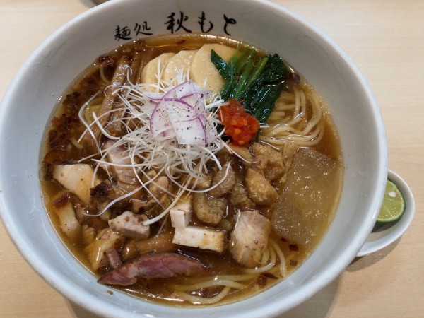 「限定　鶏節と鰹と酢柑の冷やし醤油　1600円」@麺処 秋もとの写真