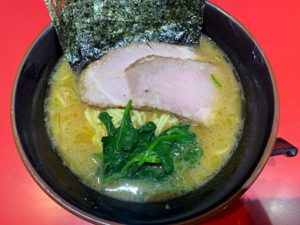 「ラーメン　並　850円」@横浜ラーメン 新横家の写真