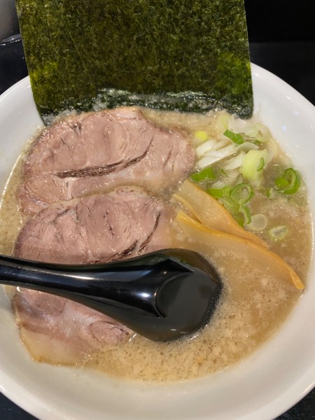 「ラーメン（太）」@頂美豚骨 かたおかの写真