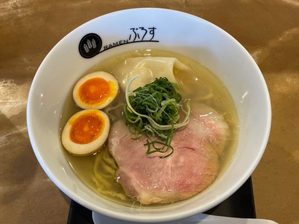 「貝塩燻玉のせ　￥１０２０」@Ramenぶろすの写真