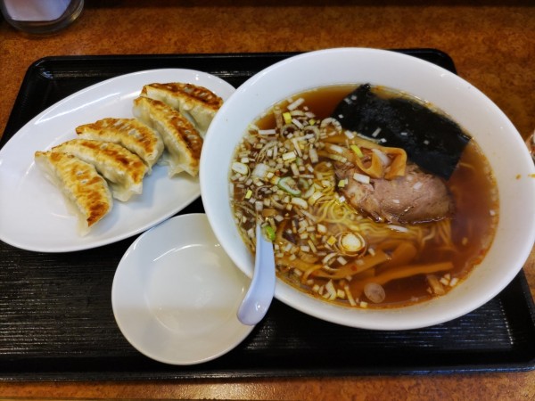 「らーめんセット（らーめん+餃子）」@ゆうえん 松戸駅西口店の写真