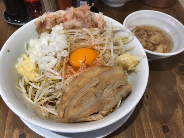 「まぜそば　ミニ（150ｇ）＋味付あぶら」@麺屋鈴春の写真