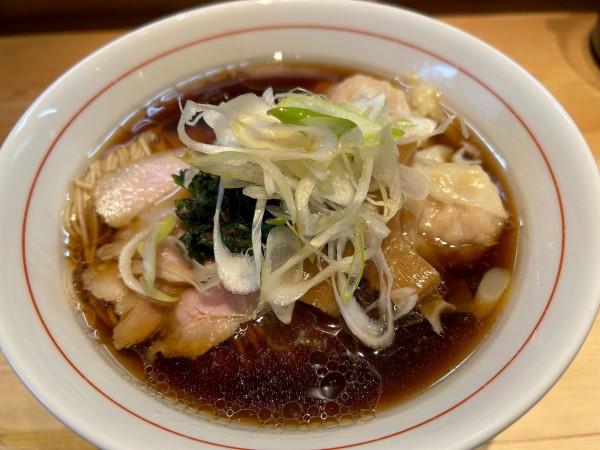 「黒ワンタン大盛1050円＋150円」@日本橋 朱鷺の写真