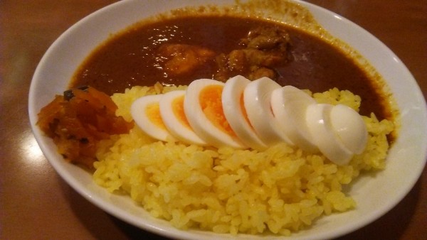 「チキンカリー 辛さ10 850円＋ゆでたまご 70円」@印度カリー きんもちの写真