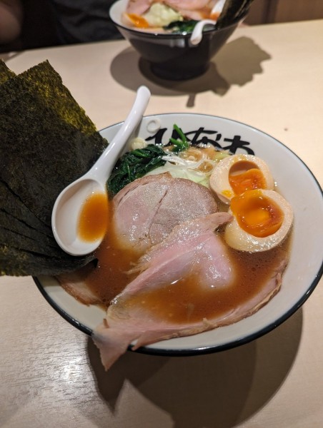「ひなわラーメン」@地鶏豚骨らーめん ひなわの写真