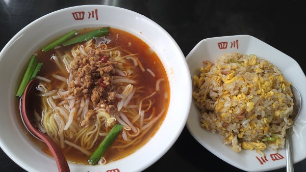 「ラーメンセット（台湾ラーメン、炒飯）」@四川の写真