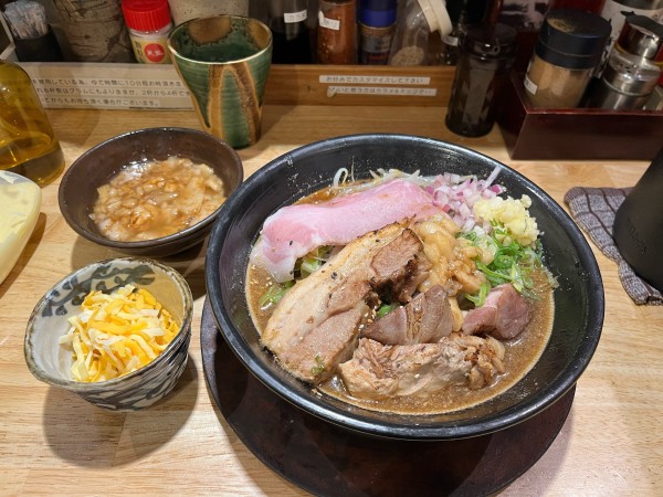 「常滑２６（200g）➕味付け背脂➕チーズ」@自家製麺屋 知多らうど2669の写真