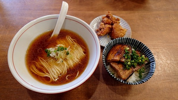 「かけ＋唐揚げ＋肉飯」@らぁ麺 ここんの写真