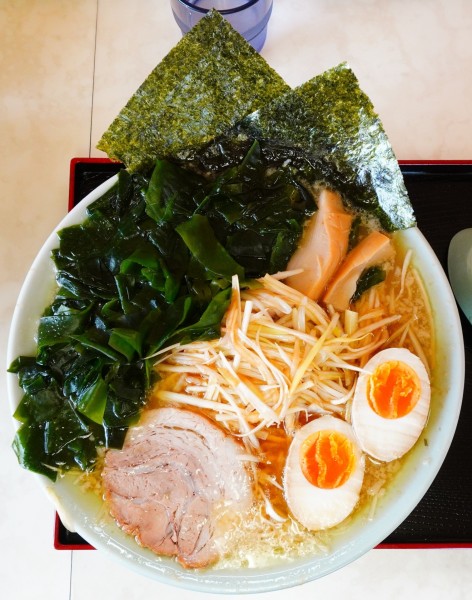 「ネギラーメン＋ワカメ増し＋味付玉子」@ラーメンショップ 塚崎店の写真