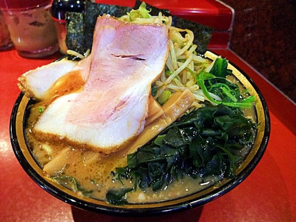 「ラーメン チャーシュー増 ネギもやし 極太メンマ ワカメ」@厚木家の写真