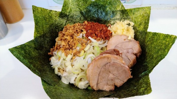 「【限定】冷やし汁なしスッパメン(ニンニク増し)+海苔」@ハイパーファットンの写真