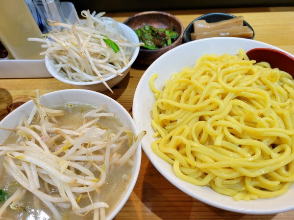 「味噌つけ麺大盛(野菜大盛)+辛ニラ+メンマ」@味噌麺処 花道庵 北参道店の写真