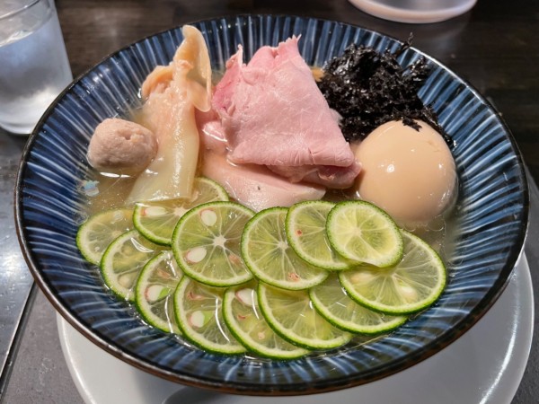 「特選酢橘の冷やしらぁめん」@KaneKitchen Noodlesの写真