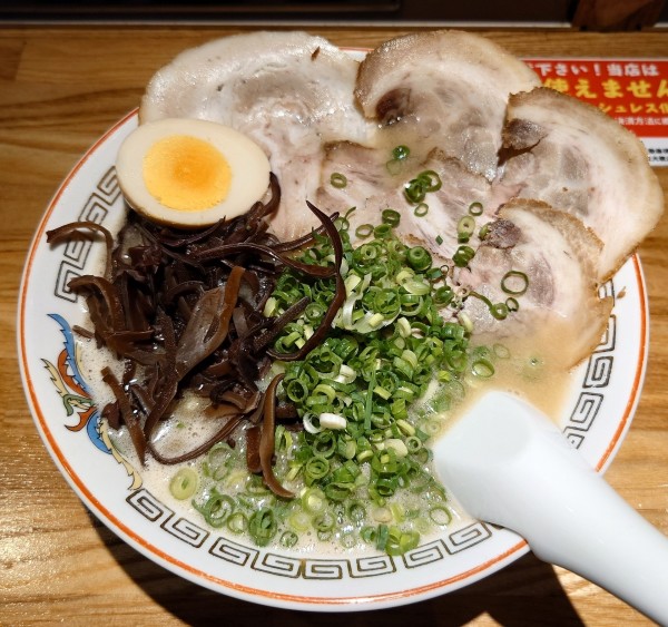 「特製ラーメン(1100円)」@博多ラーメン でぶちゃん 高田馬場本店の写真