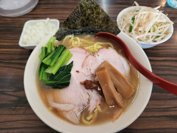 「燻製醤油ラーメン　八王子」@味噌麺処 花道庵の写真