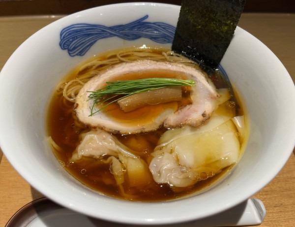 「醤油わんたん麺」@NIPPON RAMEN 凛 TOKYOの写真