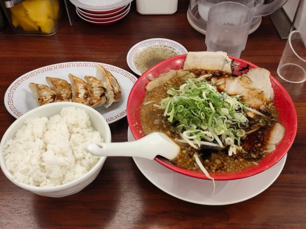 「黒醤油ラーメン 餃子セット」@ラーメン魁力屋 さいたま大和田店の写真