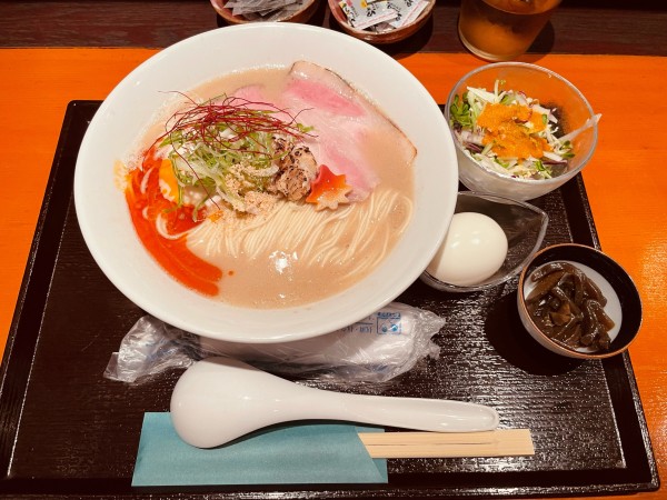 「真鯛白湯胡麻そば＋塩煮卵」@週末麺処 らくらひとしなの写真