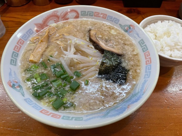 「ラーメン　半ライス」@中華そば専門店 木八 三島店の写真