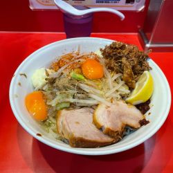 冷やしまぜそば　マヨダブル　ほぐし豚　レモン