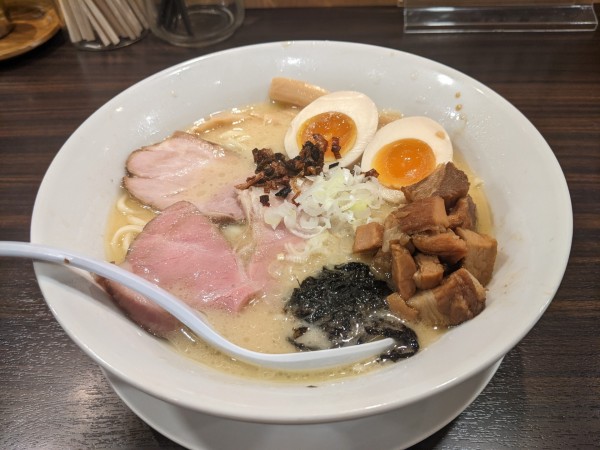 「全部のせラーメン1000円」@超濃厚鶏白湯ラーメン専門店 自家製麺 鶏ふじの写真