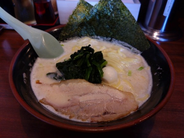 「塩ラーメン」@横浜家系ラーメン 吟家 稲毛海岸店の写真