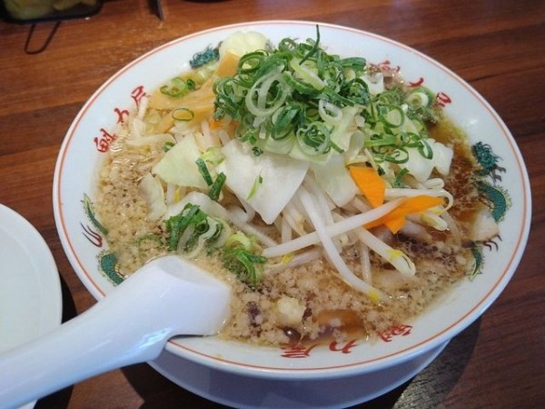 「特製醤油ラーメン（野菜トッピング）」@ラーメン魁力屋 堀川五条店の写真