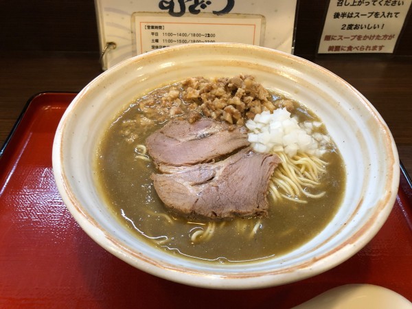 「濃厚らー麺＋肉背脂」@麺屋むどうの写真