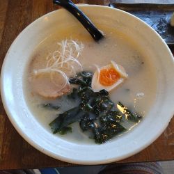 白ラーメン¥880+餃子5個500-