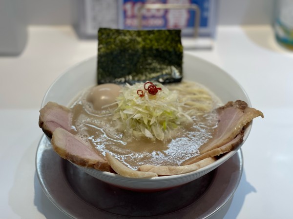 「黒豚上⭐️級塩豚骨＋肉増し＋味玉アローカナ」@上方レインボーの写真