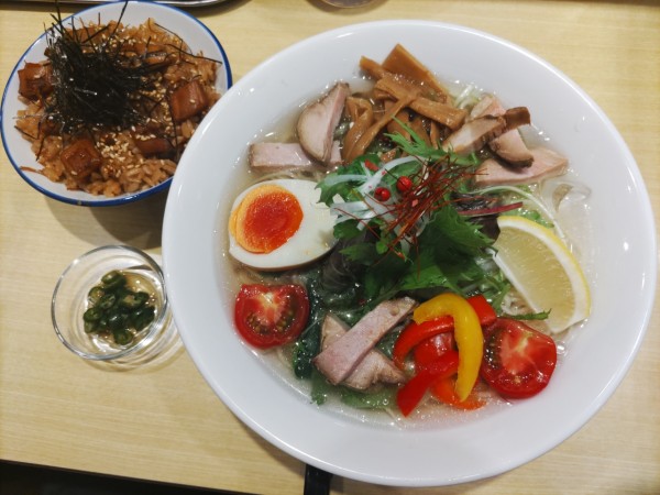 「[限定]哀愁の冷やし塩ラーメン·青唐辛子·いか飯」@函館塩ラーメン 五稜郭の写真