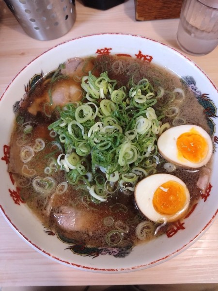 「ラーメン大＋煮玉子」@本家 第一旭 新宿店の写真