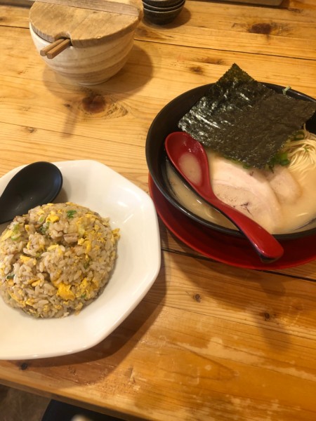 「ラーメン、炒飯(ランチ日替)」@神宮前 博多ラーメン ほんじんの写真