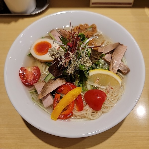 「【期間限定】冷やし塩ラーメン 青唐辛子 いかめし」@函館塩ラーメン 五稜郭の写真