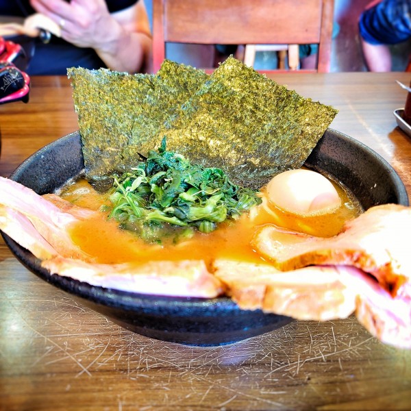 「チャーシューめん 、半熟味玉」@横浜家系らーめん 天王家 寒川総本店の写真