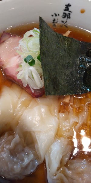「ワンタン麺　醤油」@支那ソバ 小むろの写真