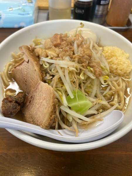 「豚骨ラーメン味玉中盛(1020円)」@宮二郎の写真