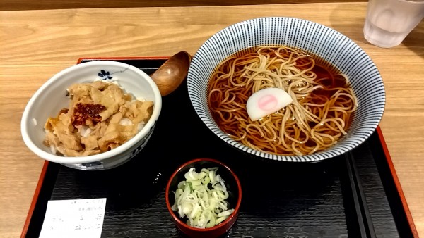 「かけそば(肉丼とのセット)」@そばいち グランスタ東京店の写真