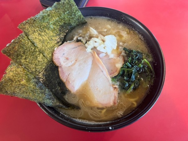 「ラーメン740円＋たまねぎ20円」@横浜家系ラーメン 高松家の写真