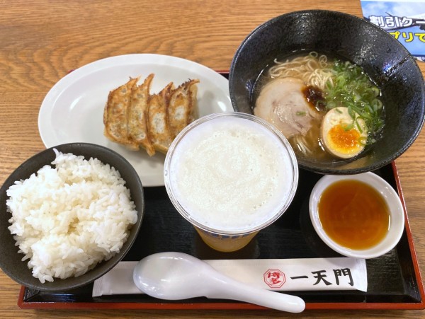 「京都マルシン餃子＆半ラーメン・ご飯セット1,080円」@博多ラーメン 一天門 成田空港LCCターミナル店の写真