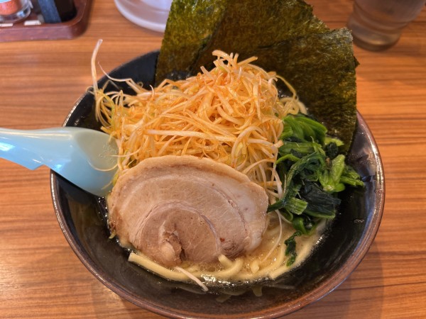 「ネギラーメン　1030円」@横浜家系ラーメン 壱角家 埼大通り店の写真