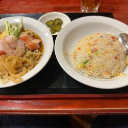 冷やし中華と半チャーハンのセット980円