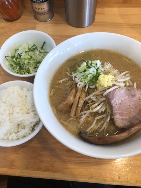 「味噌らーめん 小ライス ネギ」@八乃木の写真