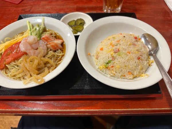「冷やし中華と半チャーハンのセット980円」@中国本場的料理 華龍飯店 高崎モントレー店の写真